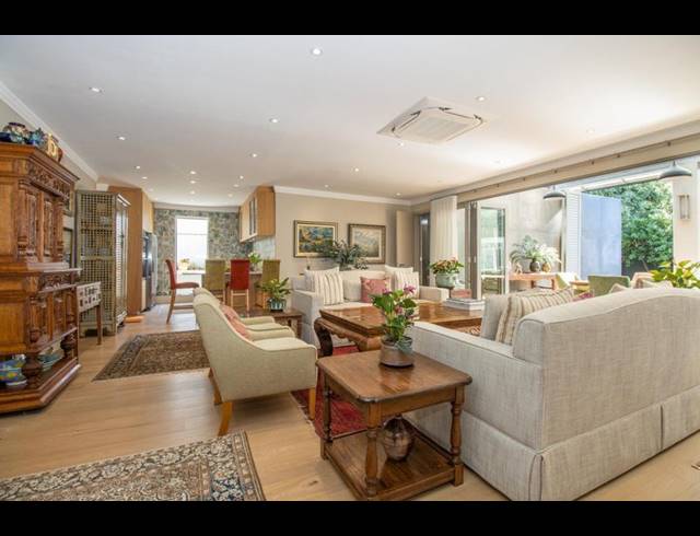 4 BEDROOM HOUSE FOR SALE IN CONSTANTIA